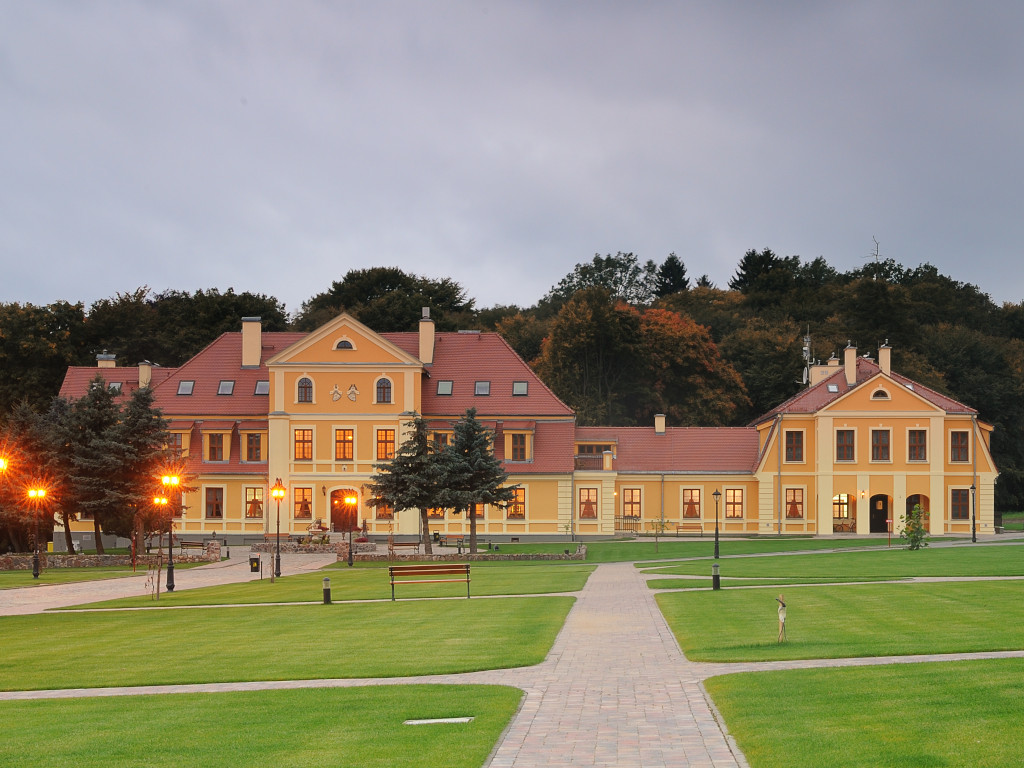 Pałac w Rymaniu aussen