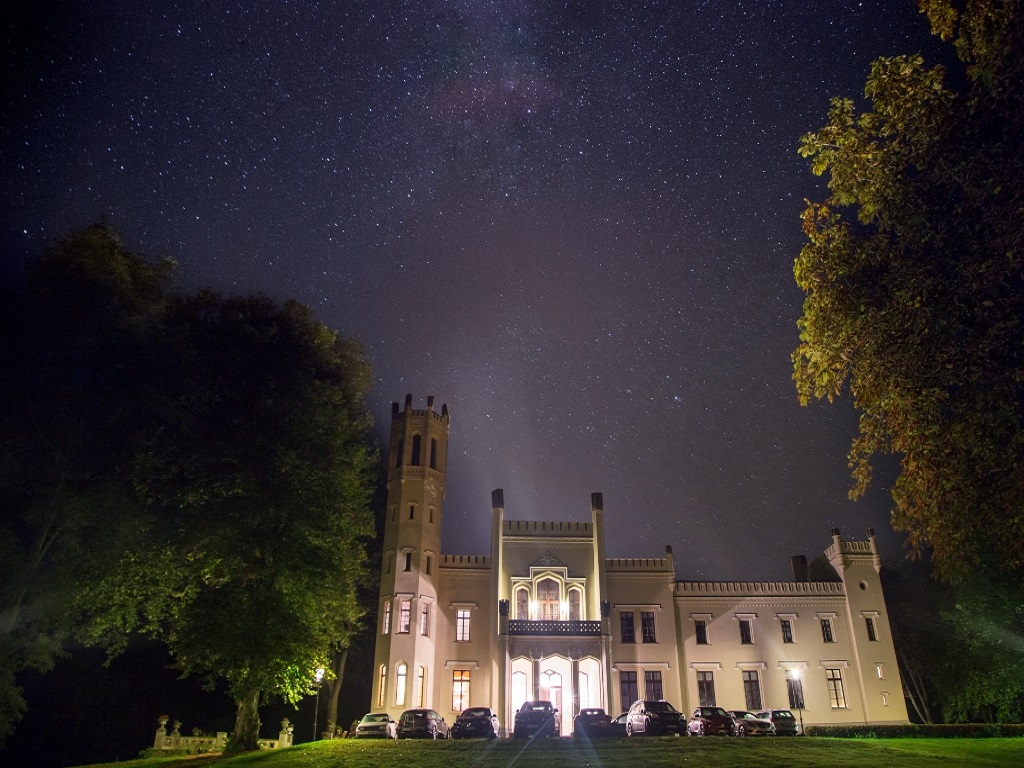 Schloss Hotel Kittendorf bei Nacht