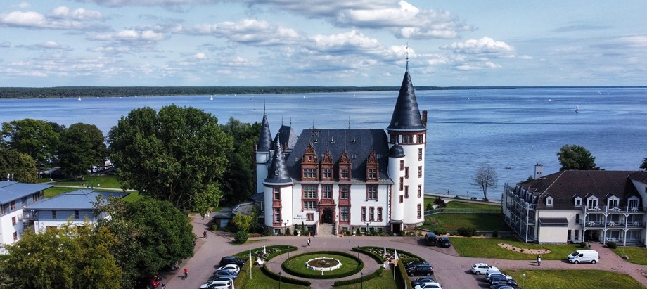 Seehotel Schloss Klink Luftaufnahme_Schloss header