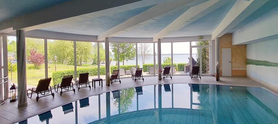 Seehotel Schloss Klink Schwimmbad header