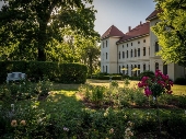 Schlosshotel Marihn inmitten des Gartens