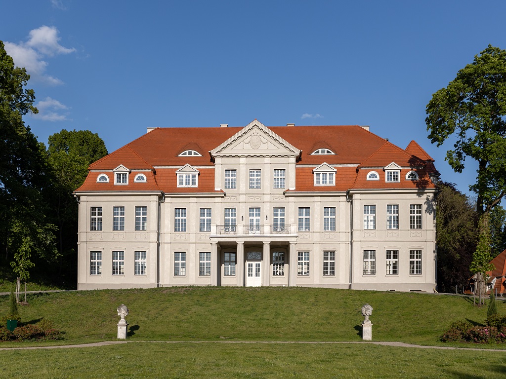 Schlosshotel Neustrelitz-Großherzogliches Palais Außenansicht