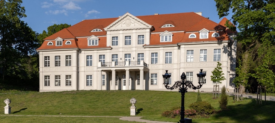 Schlosshotel Neustrelitz-Großherzogliches Palais mit Park - header
