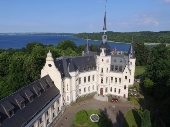 94 Schlosshotel Ralswiek Luftaufnahme Innenhof